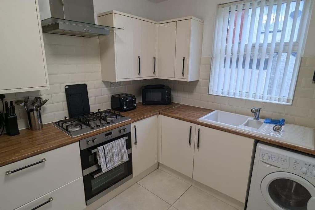 Anfield Haven For 6 Apartment